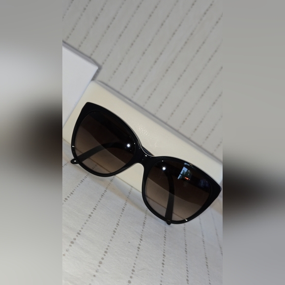 Versace VE4361 Black Sunglasses Gold Medusa Logo – 100% Authentic - Picture 3 of 5